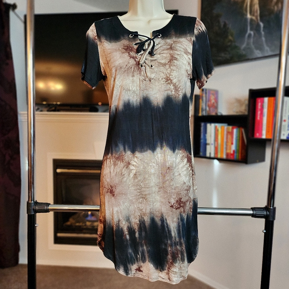 Heart & hips lace-up front burnout tie dye tunic or dress Size M